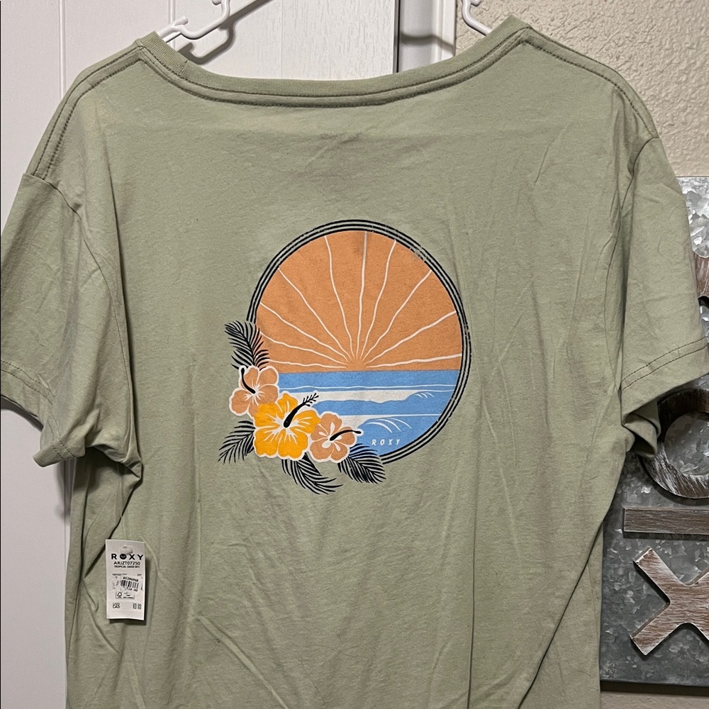 NWT Roxy Olive T-Shirt with Sunset and Floral Design